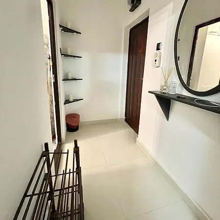 アパート Apartament Intrare Satul De Vacanta コンスタンツァ