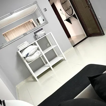 アパート Apartament Intrare Satul De Vacanta コンスタンツァ